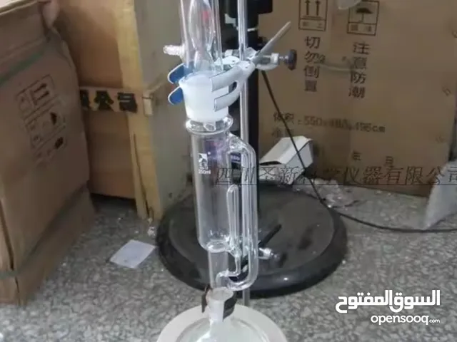 جهاز تقطير. زيوت عطور نباتات