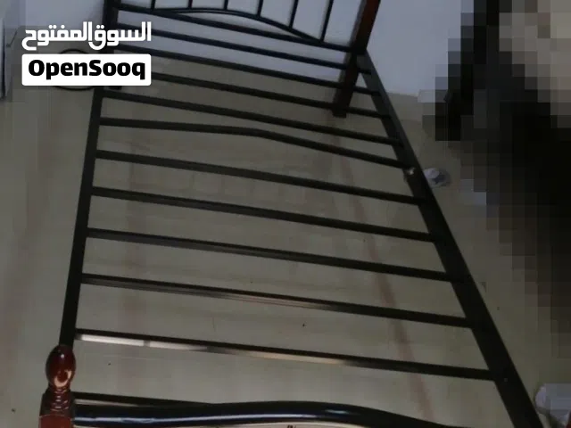 سرير للبيع