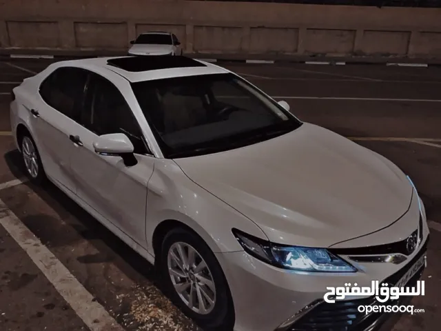 تويوتا كامري 2024 للبيع سياره نظيفة جداً مكفوله من الشخط ومغلفه السياره كامل