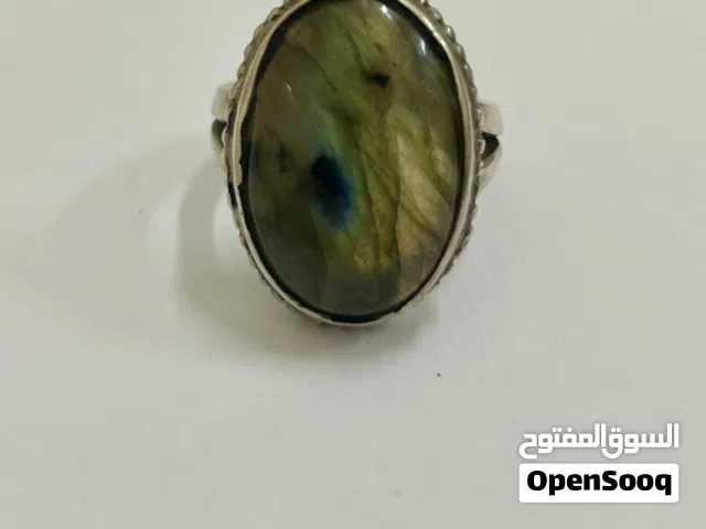 حجر عين القط الأصفر ومجموعة من الخواتم المميزة