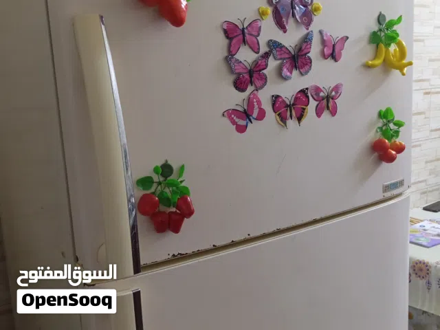 ثلاجه حجم كبير شغاله وتبريد ممتاز