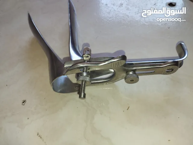 أدوات طبية للأسنان وادوات طبية نسائية جديدة لم تستخدم
