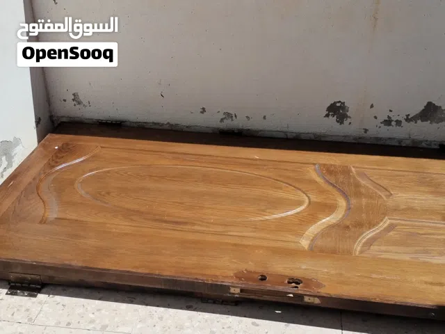 أبواب خشب وشبابيك المنيوم مستعمله