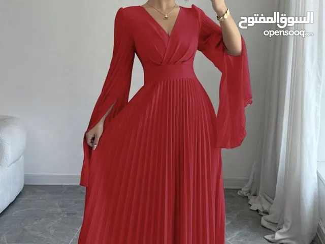 فستان احمر طويل