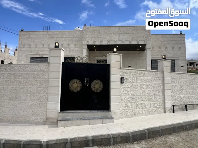 220 m2 3 Bedrooms Townhouse for Sale in Zarqa Graiba