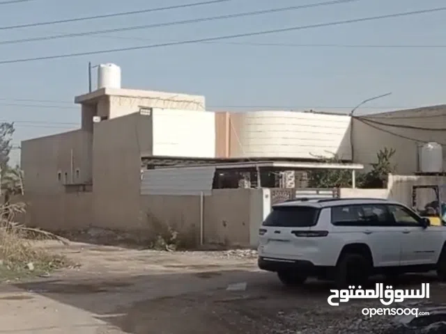 ثلاث بيوت + معمل كاشي + معرض سراميك +تحليه ماء + حسينيه + ساحه مفتوحه اصولي تحويل باسم المشتري