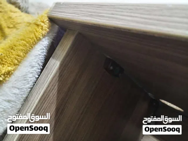 مكاتب عدد 2 بحاله جديده خشب ثقيل جدا  مافيهم اي كسر للبيع بسعر 80