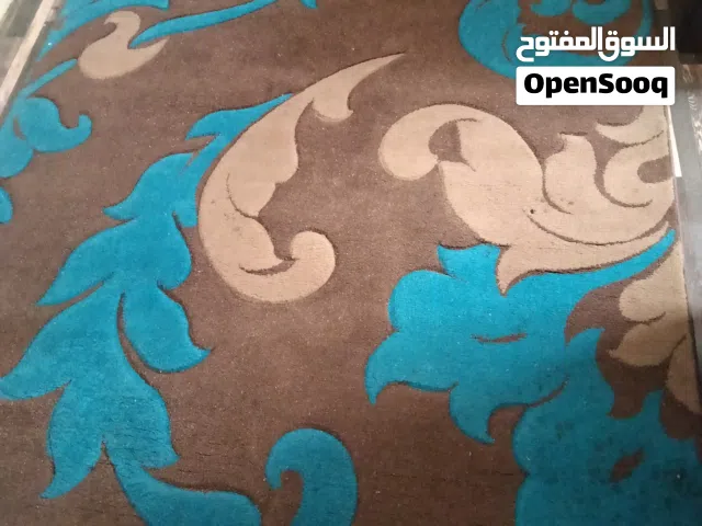 سجادة تركي محفورة جميلة قليلة الاستعمال لونها ازرق مع بني ع الواقع اجمل جميلة جداااا وبس