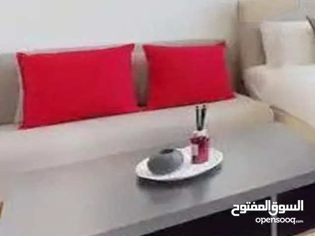 كنبه وطاوله ولوح للبيع مستعمل نظيف