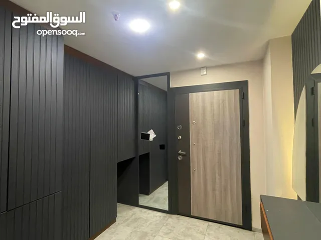 شقة للايجار في مجمع لايف تاورز مساحة 173م