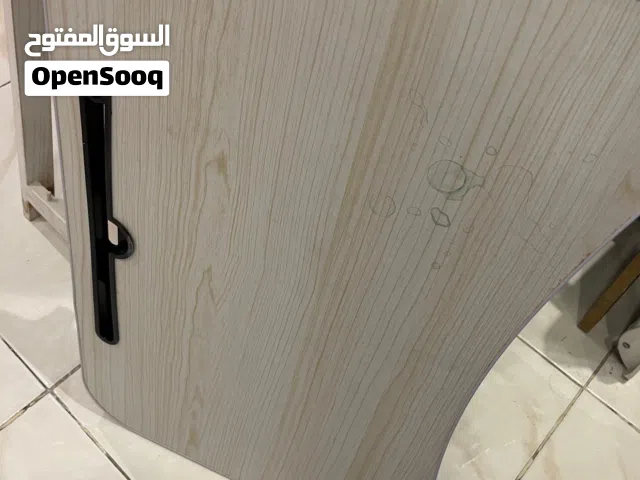 طاوله طعام ودراسه تتسفط للتخزين