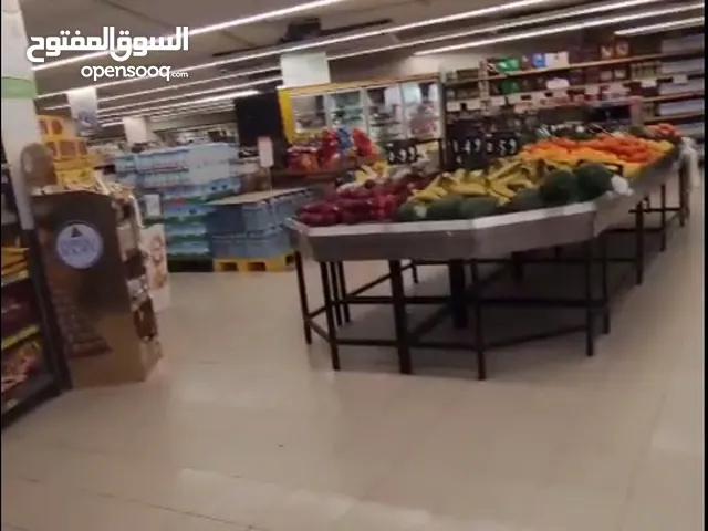محل مميز للايجار بمساحه 1080م يصلح لسوق ضخم سوبرماركت او خضار بموقع مميز وحيوي