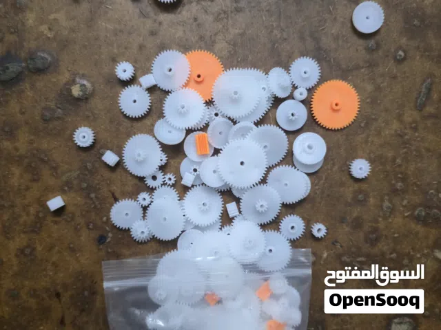 مسننات عدد 200 مشكل مع اكثر من 500 قطعة تراكيب مختلفة الاشكال والاحجام
