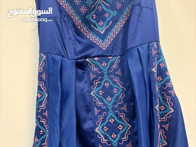 فستان حنة مستعمل لمرة واحدة فقط جديد كليا بسعر 50 دينار غير قابل للتفاوض