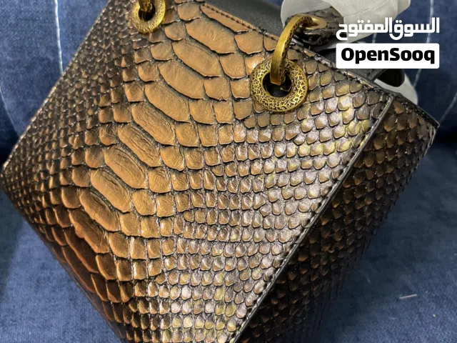 جنطة يد وكتف