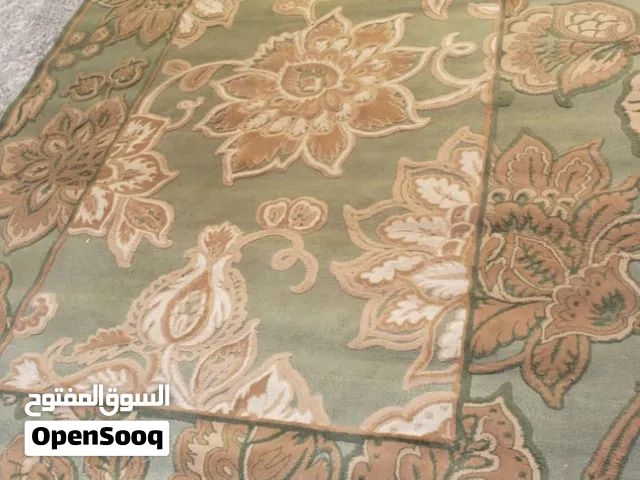 سجاد لون اخضر فاتح في حالة جيدة