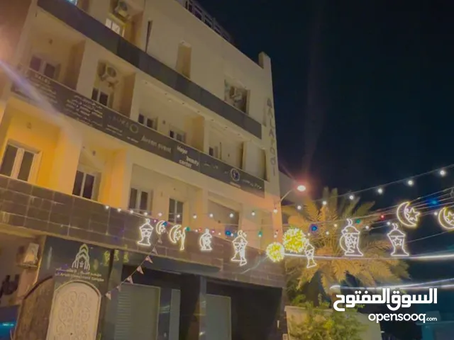 استوديو مكتبي يتسع الي عدد 2 مكاتب و مخزن و بلكونه و حمام