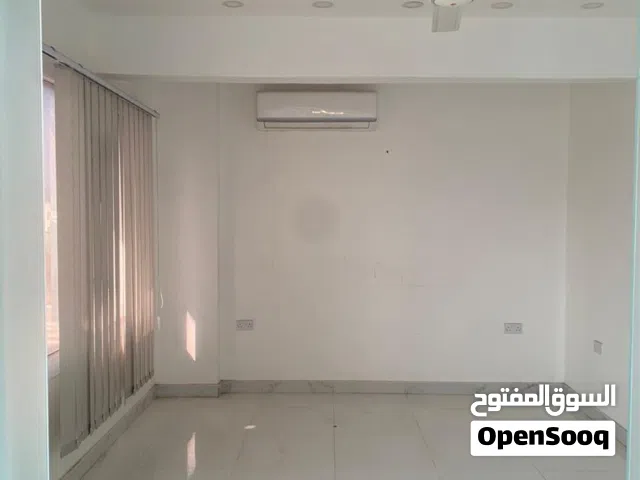 للإيجار مكتب مميز في المعبيلة – مسقط (160 متر مربع)