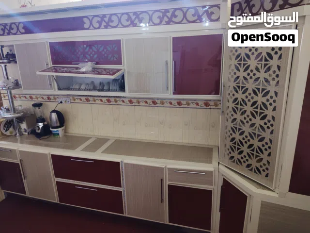 اسلام عليكم كاونتر. للبيع 4ونص متر المغسله متر ونص السعر 700 بي مجال