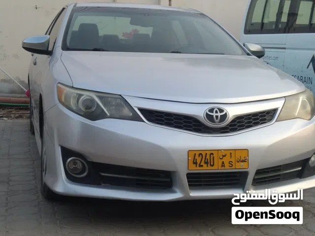 2013 تويوتا كامري SE