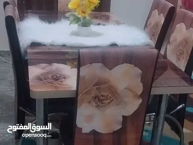طاولة طعام