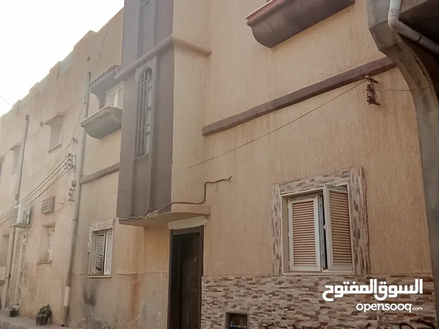 137 m2 More than 6 bedrooms Townhouse for Sale in Tripoli Qerqarish