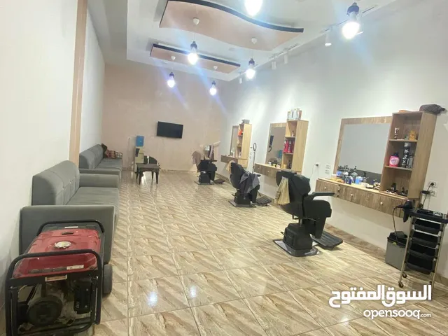 حلاق للبيع