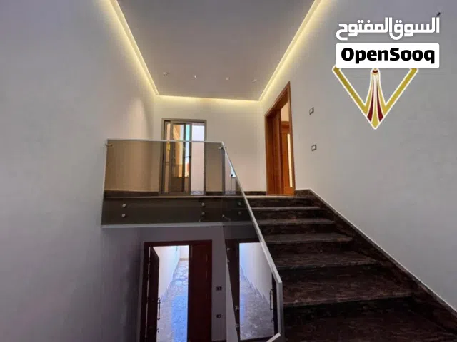 فيلا للبيع دورين مفصوله في الحشان بقرب من سوق عويطي