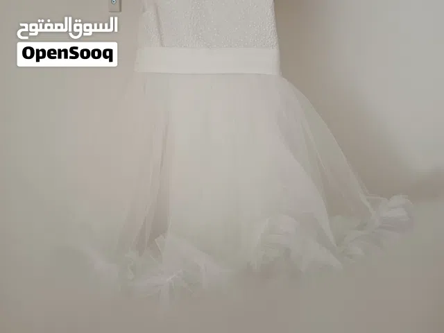 فستان أبيض للمناسبات للبيع لعمر  3 و 4 سنوات