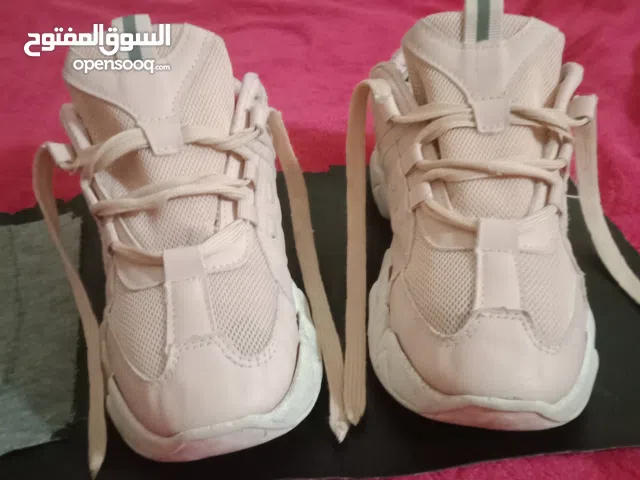 احذيه حريمي ورجالى سنيكرز وفلان وبؤوجلد طبيعي تشكيله