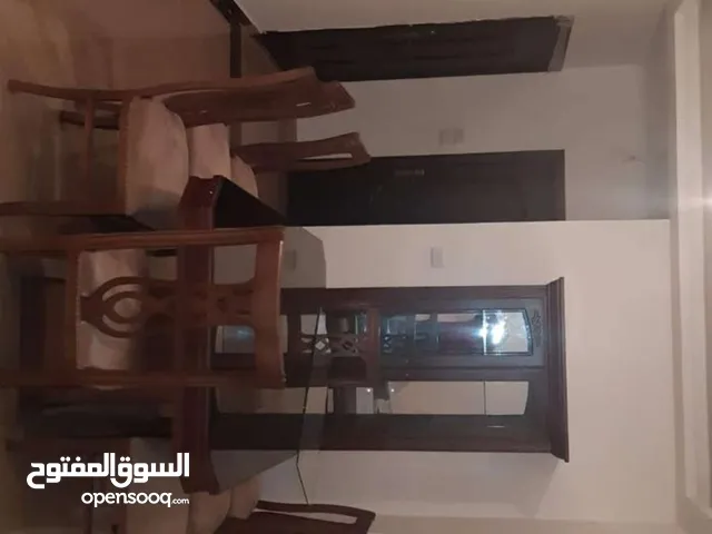 طاولة سفرة مع ملحقاتها