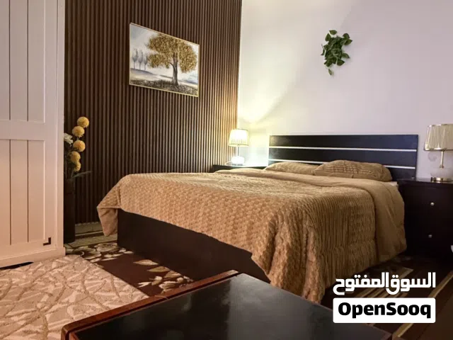 غرفة فندقية نظيفة مفروشة بالكامل شامل كل الفواتير والصيانة في شارع الجامعة الأردنية بدون اي عمولات