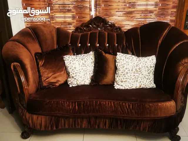 طقم كنب مستعمل 7 مقاعد كنبه ثلاثي و كنبه ثنائي و كنبتين فرداني