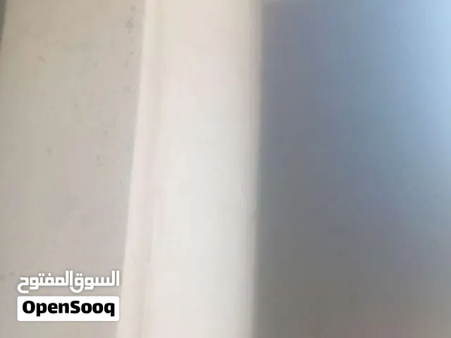 انا صنايعي مبيض محاره من الصعيد مقيم بشتغل بالقاهرة