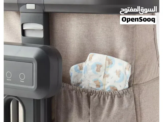 Giggles auto swing bassinet