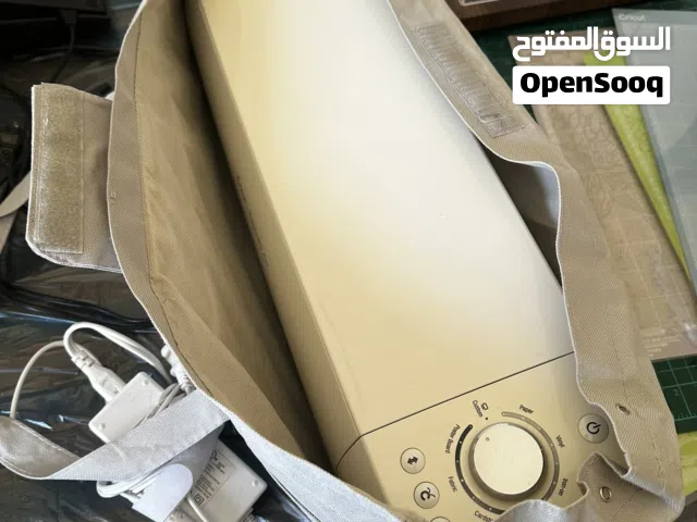 للبيع ماكينة كريكت امريكي ورسم Cricut Explore Air بحالة جيدة ويمكن شراء كل قطعها من تيمو او شي ان