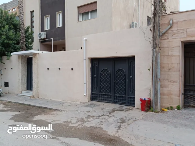 شقة دور الأول مدخل مستقل عمار شقتين بس