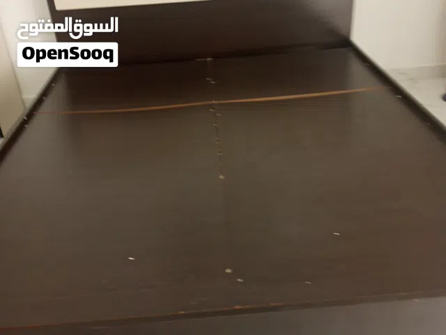 سرير مفرد ونص هيكل مجانا