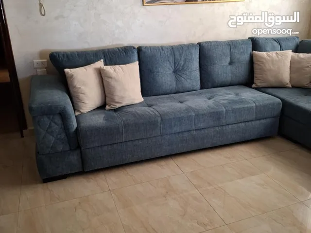 كنب زاويه حرف ل بلون تركواز انيق يتحول الى سرير كبير تصميم عملي وعصري بحاله شبه جديد للبيع بالمدينه