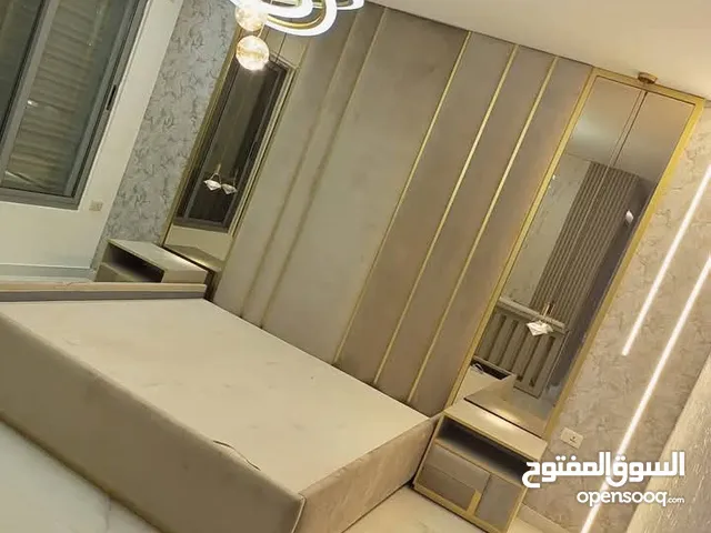 فني تركيب ورق جدران