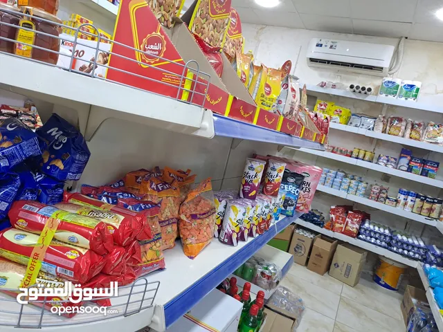 سوبر ماركت للبيع باب عدد 2+ باب مستودع كامل معداته لعدم التفرغ