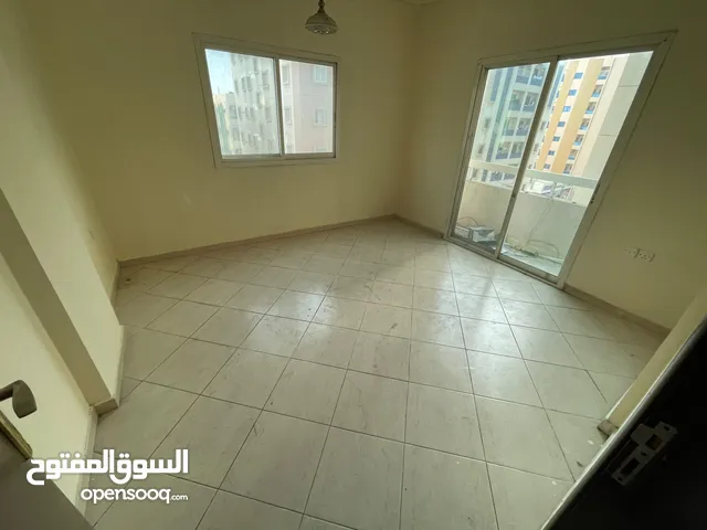 للإيجار في عجمان – النعيمية 2 شقة غرفة وصالة بمساحة كبيرة جدًا