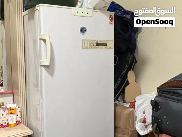 فريزر لتخزين الطعام بحالة ممتازة