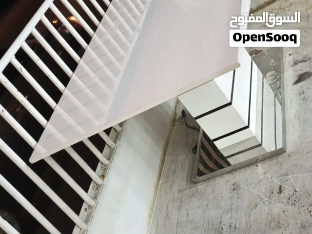 طاوله طعام تتكون من 6كراسي بحاله ممتازه لتواصل اتصال او وتساب