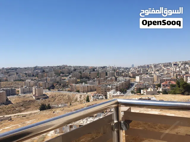 شقة طابق ثالث شبه جديدة وجاهزة للبيع من المالك مباشرة بسعر مميز جدا في حي الديوان مع إطلالة رائعة.