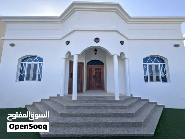 فيلا جميلة للإيجار في المعبيلة الثامنة Villa for rent in Maabela number 8