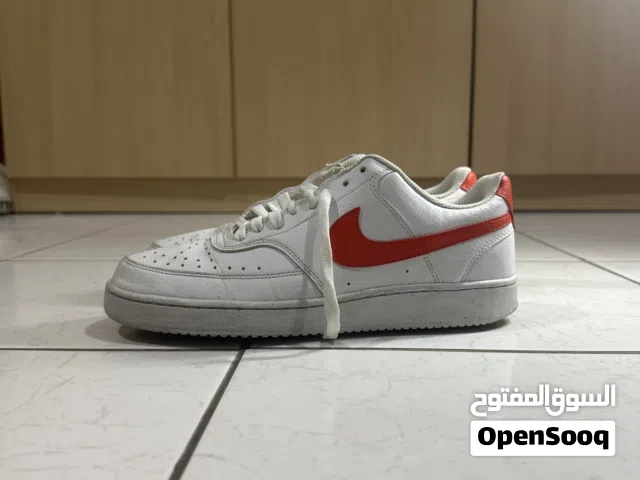 nike original with box airforce 1 white and orange colorway size eu42.5 barely worn no creases