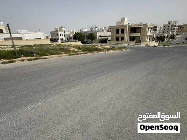 أرض مميزة للبيع في أرقى مناطق مدينة الشرق – الزرقاء قريبة من الأوتوستراد وعلى شارعين منطقة سكن خاص