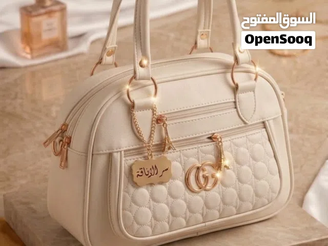 لدينا احدث الموديلات الحقائب الظهر والبيع في الجملة  وجملة الجمله