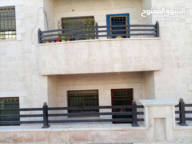 شقة فارغة للايجار في اربد حي الورود قرب مجمع عمان ،موقع مميز جدا